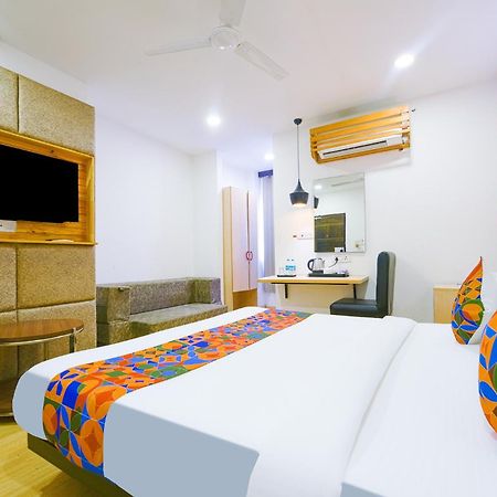 Отель Ayaan Residency Нойда Экстерьер фото