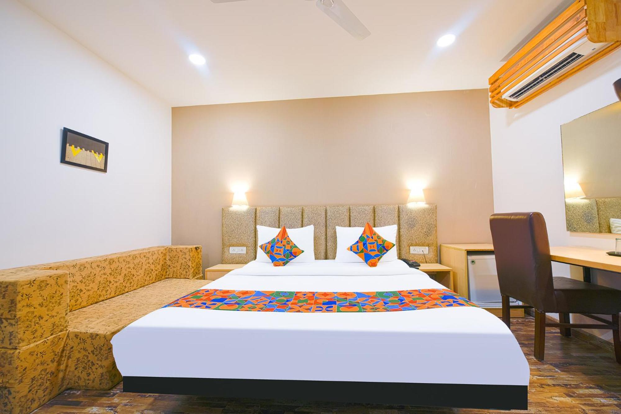 Отель Ayaan Residency Нойда Экстерьер фото