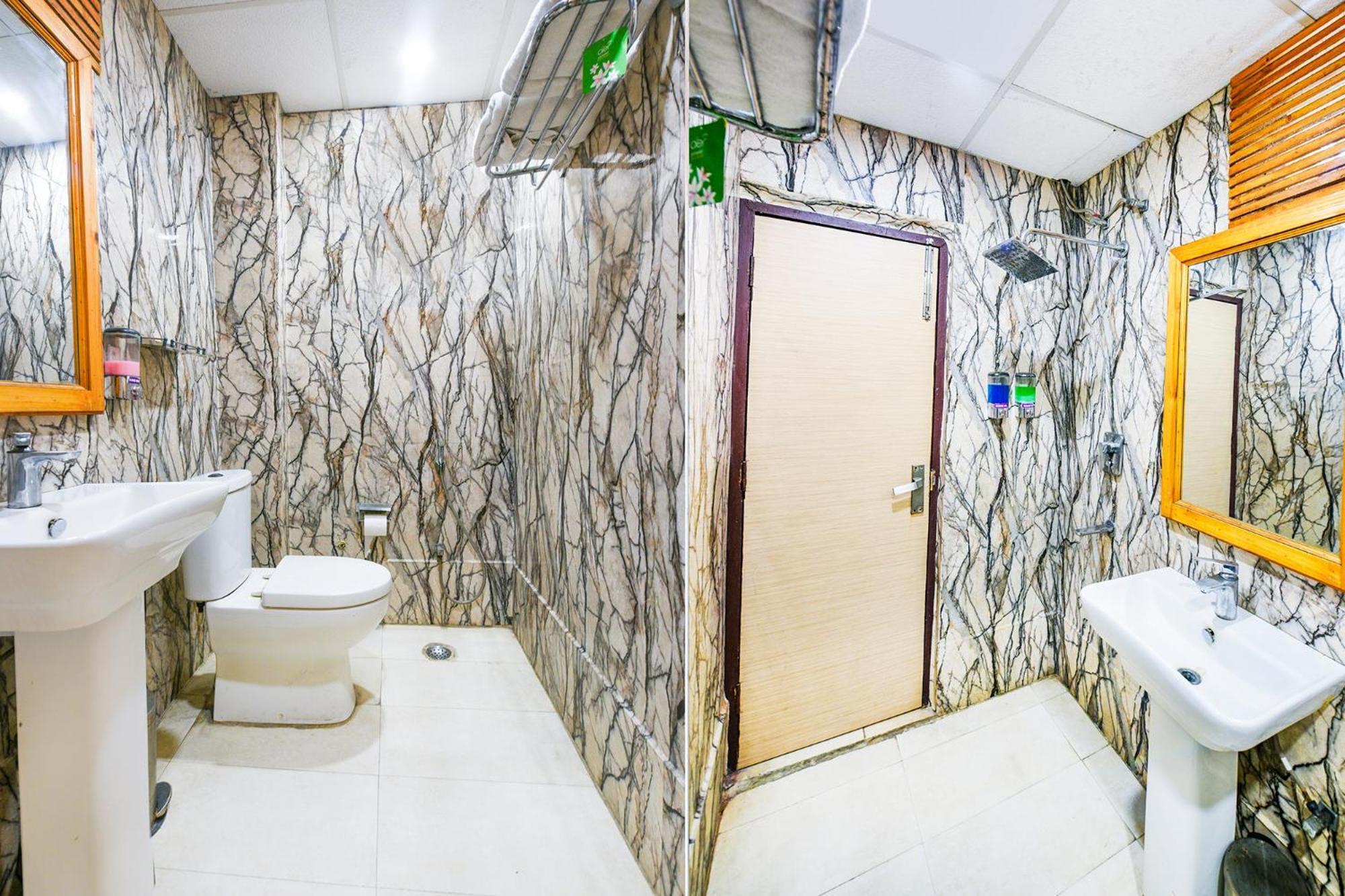 Отель Ayaan Residency Нойда Экстерьер фото
